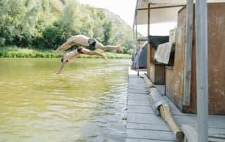 Развлечения на плоту во время сплава